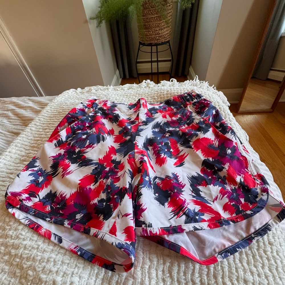 New Women’s Columbia size S athletic shorts. 5-inch inseam.